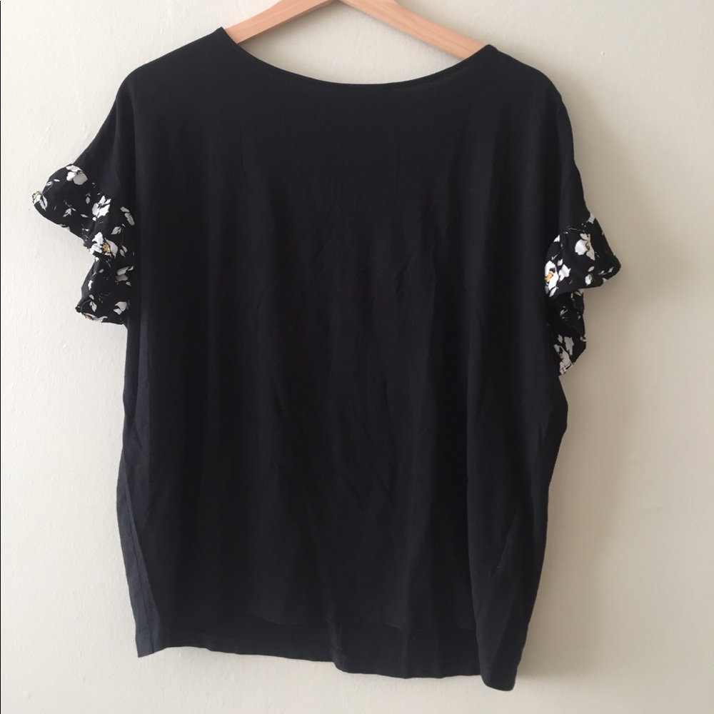 Uniqlo flower sleeve top